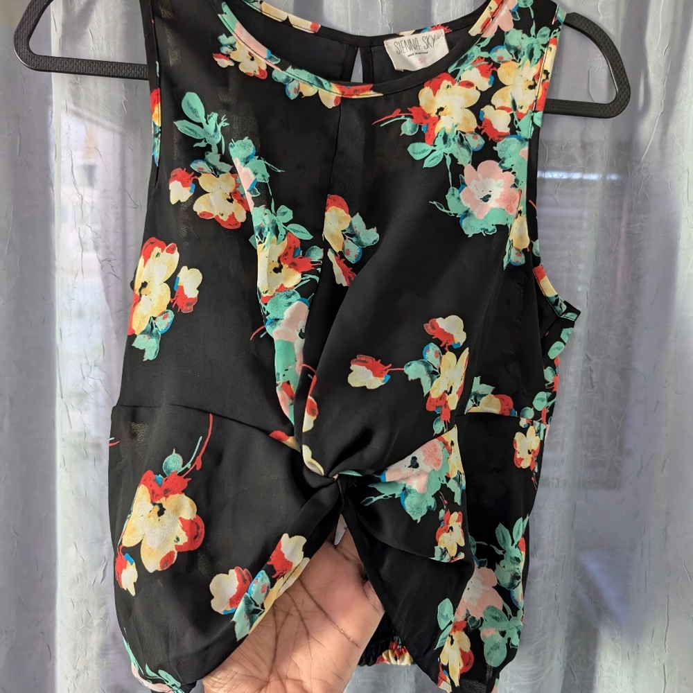 Multiple Crop Tops - image 7